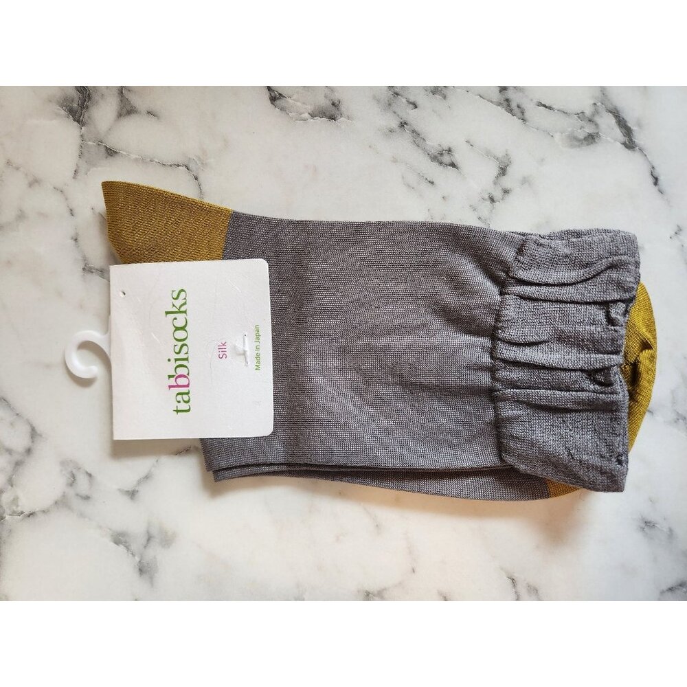 Tabbisocks Silver Grey & Pear Crew Socks US6-11 80% Silk Lightweight & Soft
